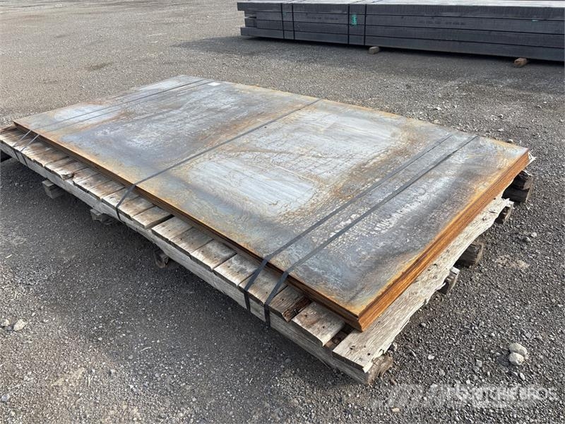  Quantity of (15) 60 in x 120 in Steel Plates Andre komponenter