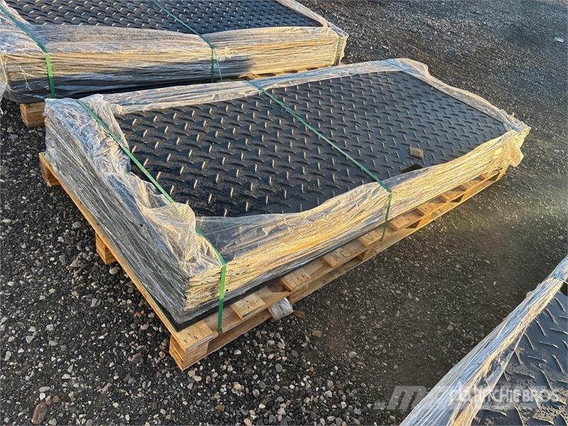 Quantity of (15) FPM Ground Protection Mats (Unus Rezervni delovi i oprema za bušenje