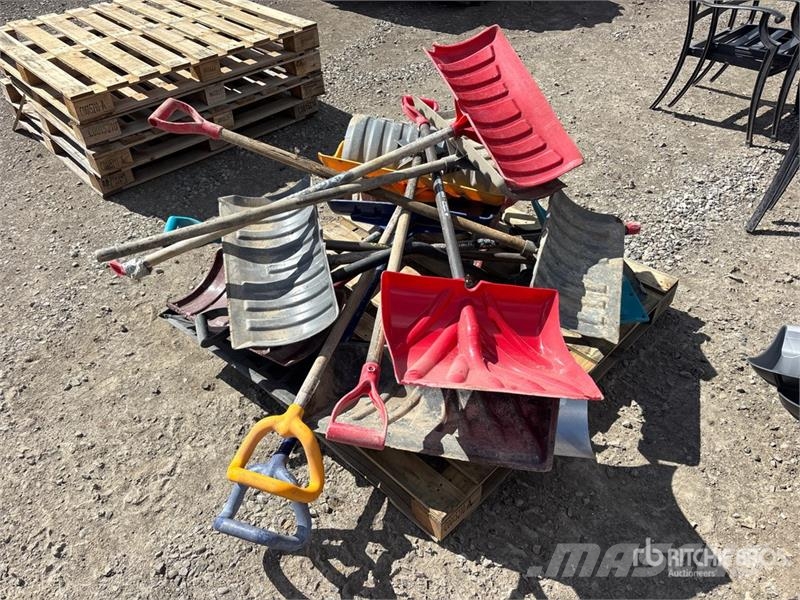  Quantity of (15) Shovels Lauksaimniecība- Citi