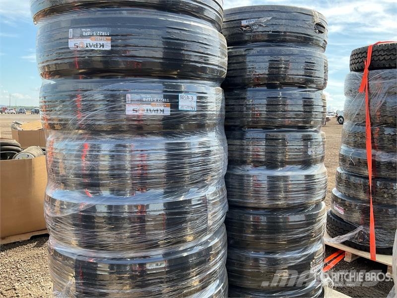  Quantity of (16) 11R22.5 Steer/All Position Tires  Banden, wielen en velgen