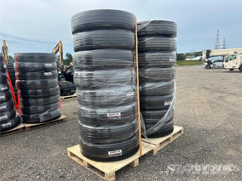  Quantity of (16) 11R22.5 Steer/All Position Tires  Banden, wielen en velgen