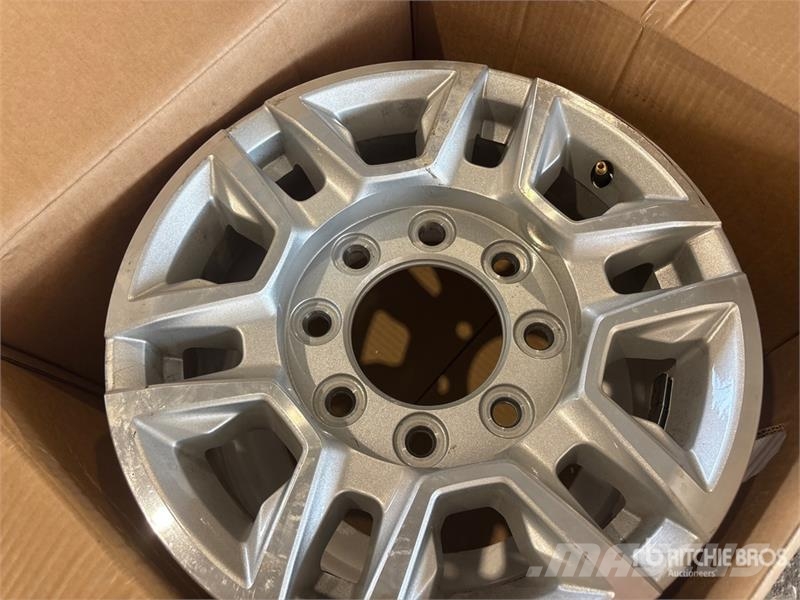  Quantity of (16) Aluminum Wheels Opony, koła i felgi
