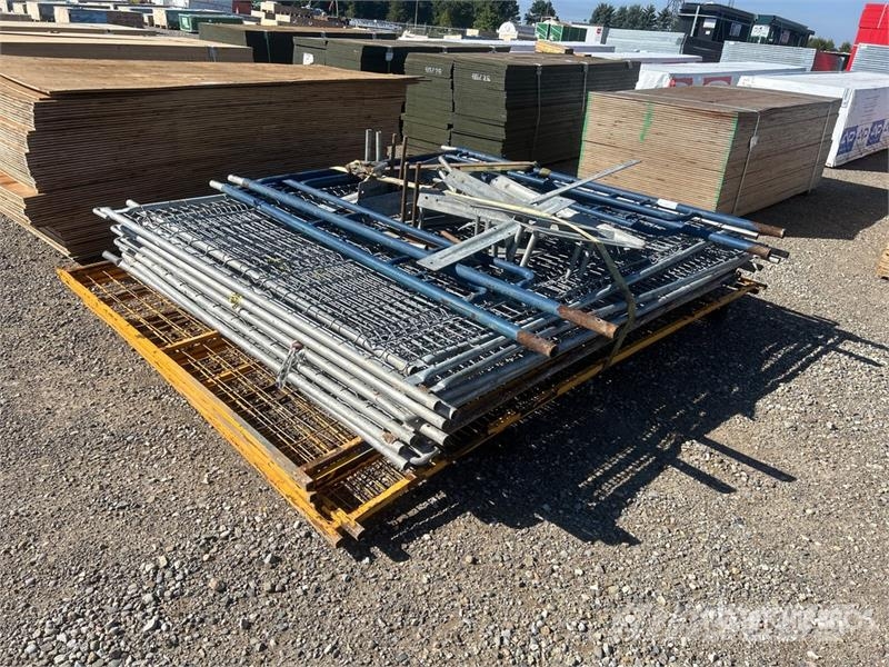 Quantity of (16) Fence Panels Utovorne dizalice, vitla i liftovi za materijal