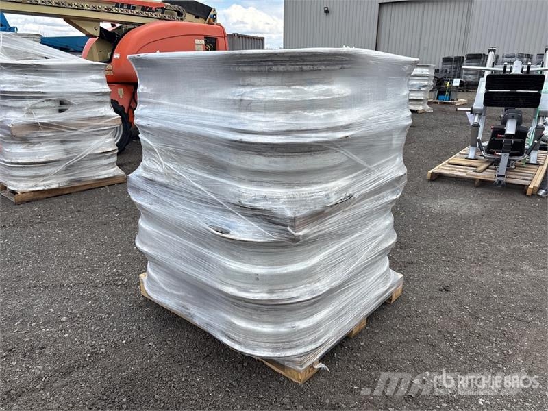 Quantity of (16) Rims Ostale kargo komponente