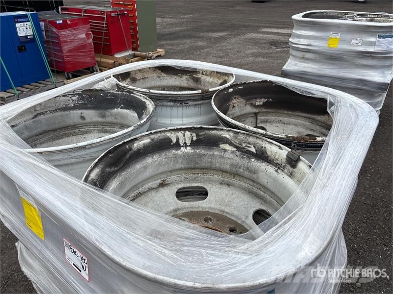 Quantity of (16) Rims Ostale kargo komponente