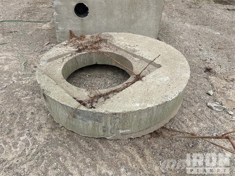  Quantity of (19) Pallets of Sewer Risers, Grates a ماكينات زراعية - غير ذلك