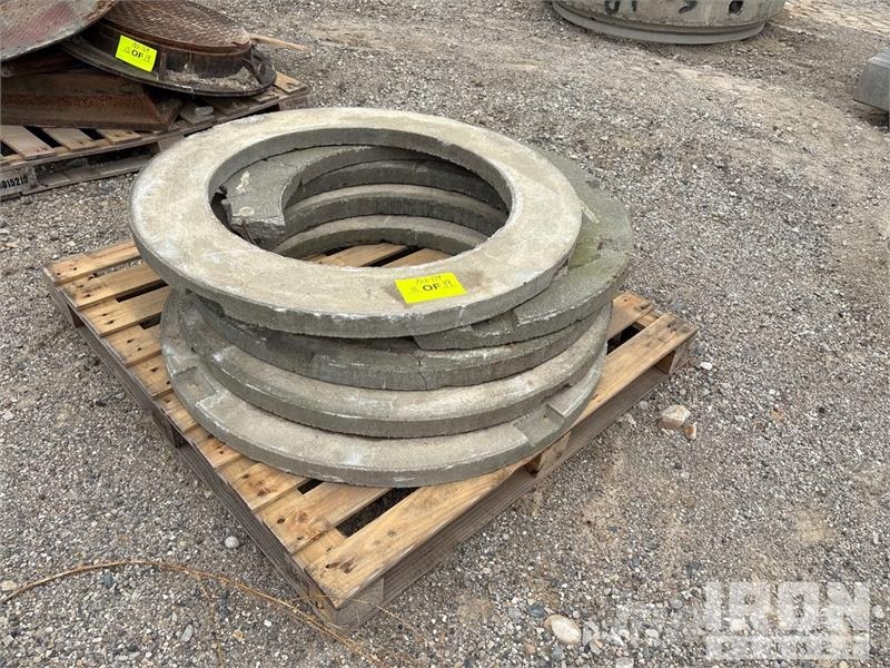  Quantity of (19) Pallets of Sewer Risers, Grates a ماكينات زراعية - غير ذلك
