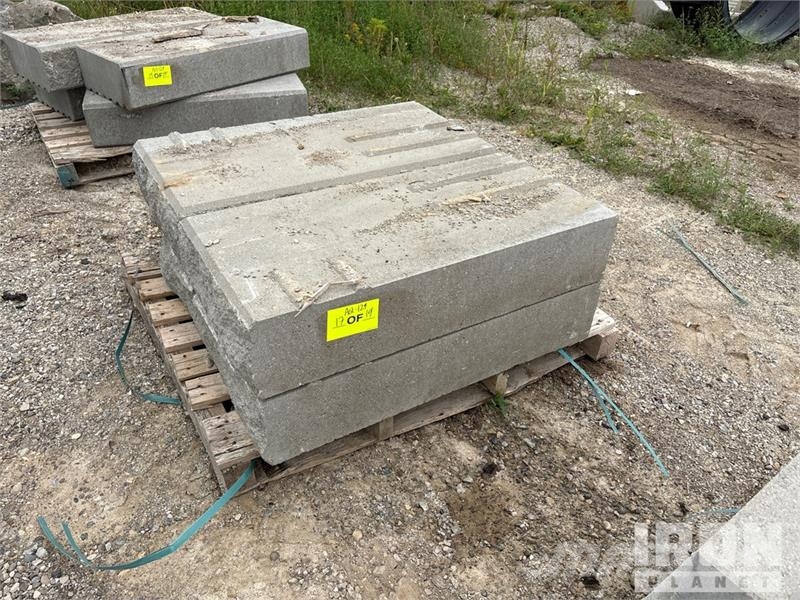  Quantity of (19) Pallets of Sewer Risers, Grates a ماكينات زراعية - غير ذلك