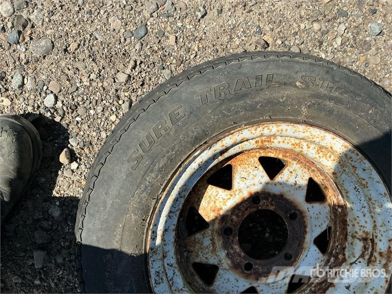 Quantity of (2) 175/80D13 Tires Pneumatici, ruote e cerchioni