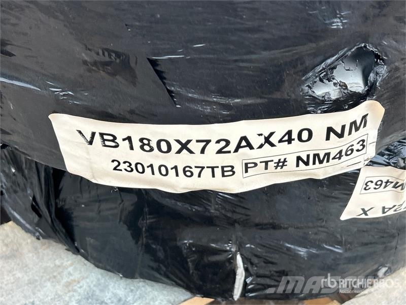  Quantity of (2) 180 mm x 72 mm X40 mm Rubber Track مكونات أخرى