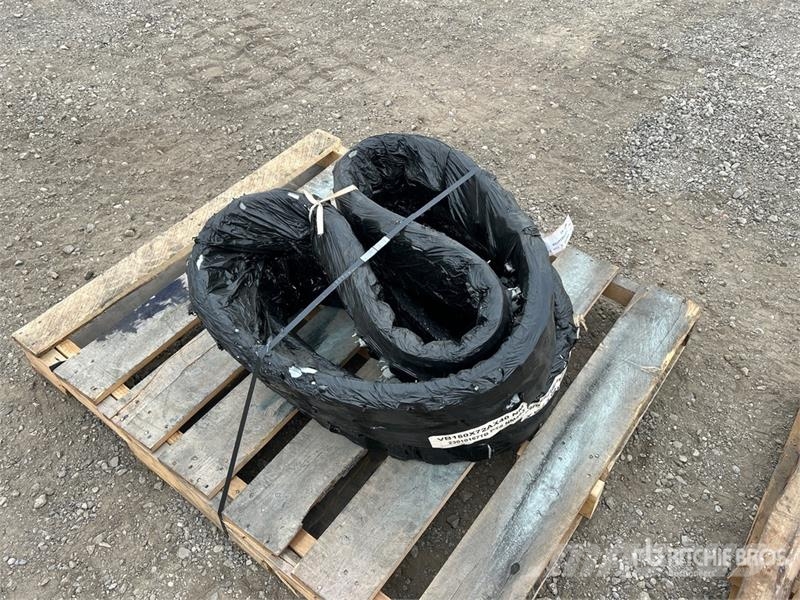  Quantity of (2) 180 mm x 72 mm X40 mm Rubber Track مكونات أخرى