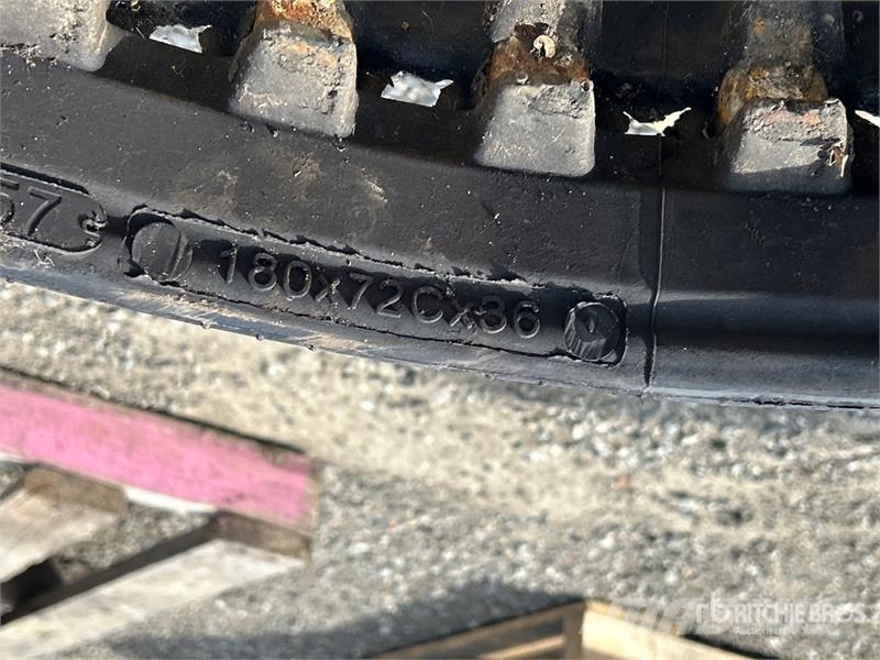 Quantity of (2) 180 x 72C x 36 (7 inches) Rubber T 其他組件