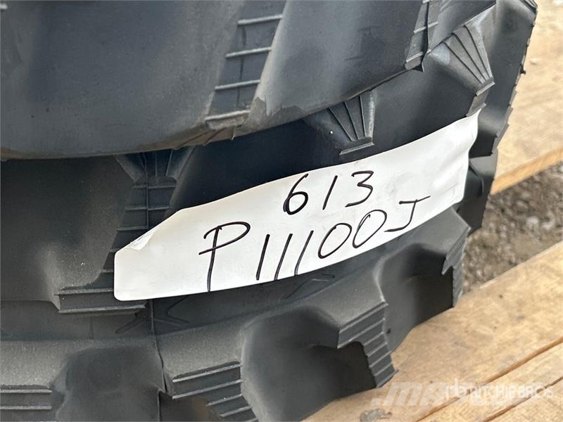  Quantity of (2) 200 mm x 72 mm x 46 mm Rubber Trac مكونات أخرى