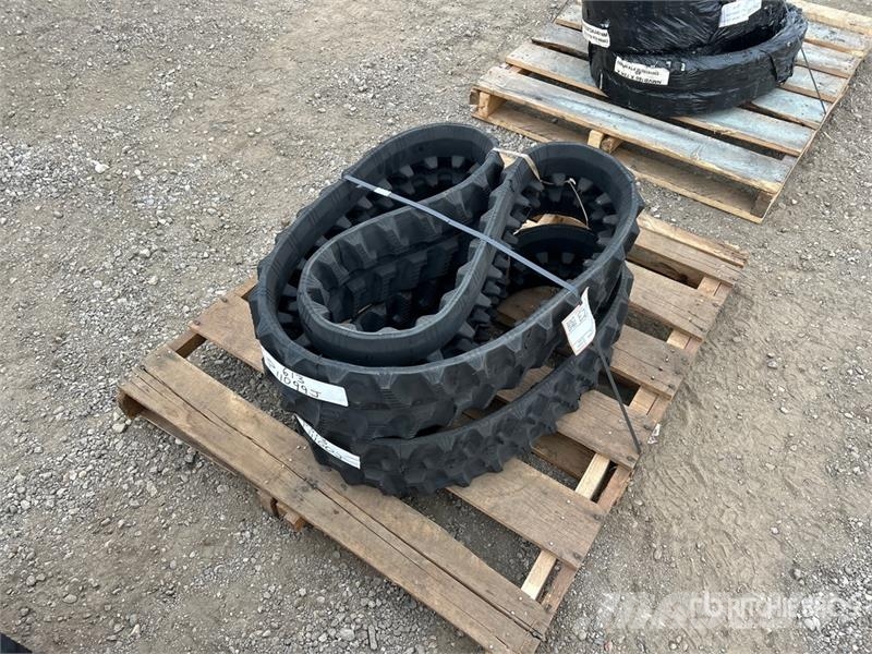  Quantity of (2) 200 mm x 72 mm x 46 mm Rubber Trac مكونات أخرى