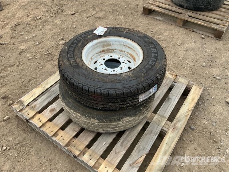  Quantity of (2) 235/80R16 Tires Gume, kolesa in platišča