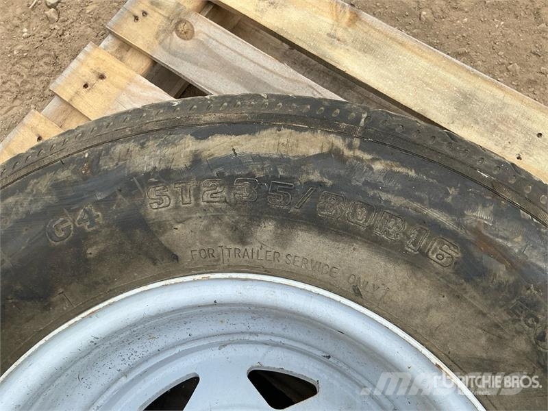  Quantity of (2) 235/80R16 Tires Gume, kolesa in platišča