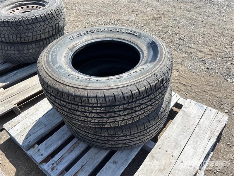 Quantity of (2) 265/70R16 Winter Tires Tyres, wheels and rims