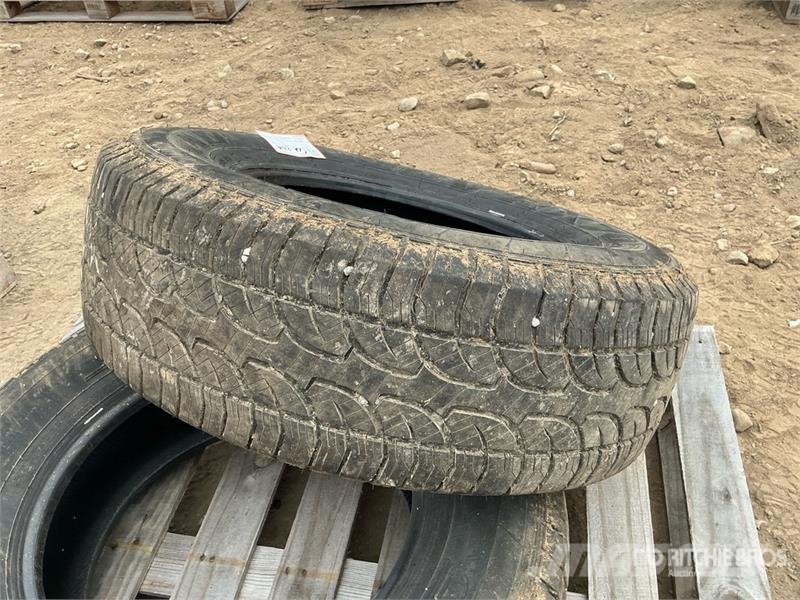 Quantity of (2) 265/70R17 Tires Gume, kolesa in platišča