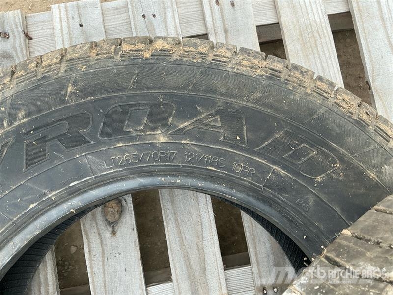  Quantity of (2) 265/70R17 Tires Gume, kolesa in platišča