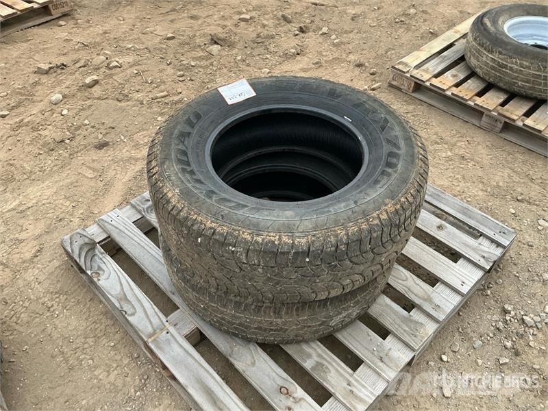  Quantity of (2) 265/70R17 Tires Gume, kolesa in platišča