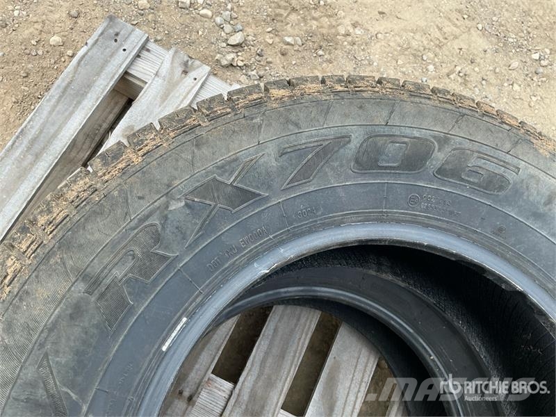  Quantity of (2) 265/70R17 Tires Gume, kolesa in platišča