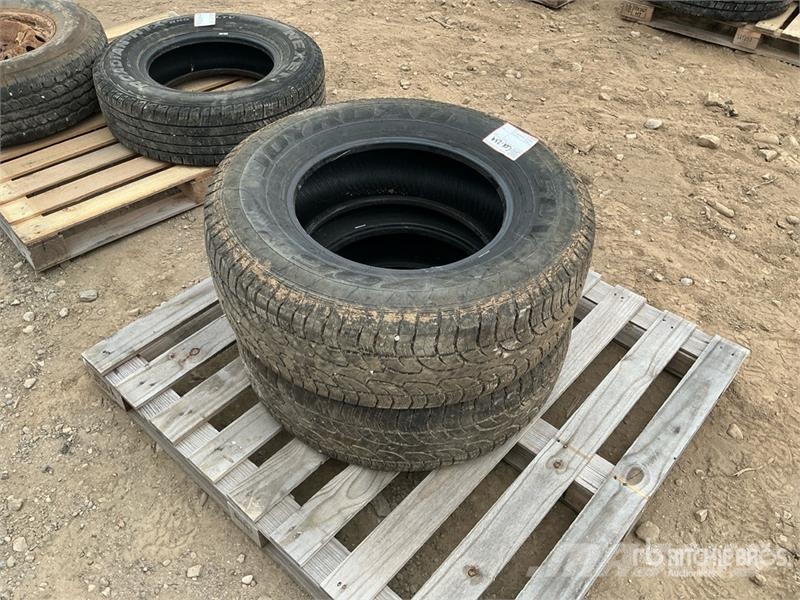  Quantity of (2) 265/70R17 Tires Gume, kolesa in platišča
