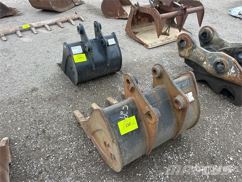 Quantity of (2) 30 in Digging 25 in Excavator Buck Schaufeln