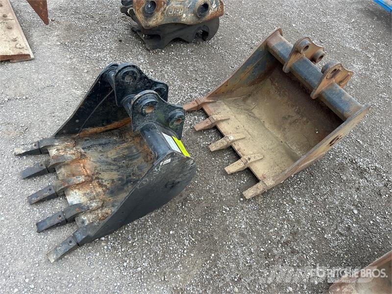 Quantity of (2) 30 in Digging 25 in Excavator Buck Schaufeln