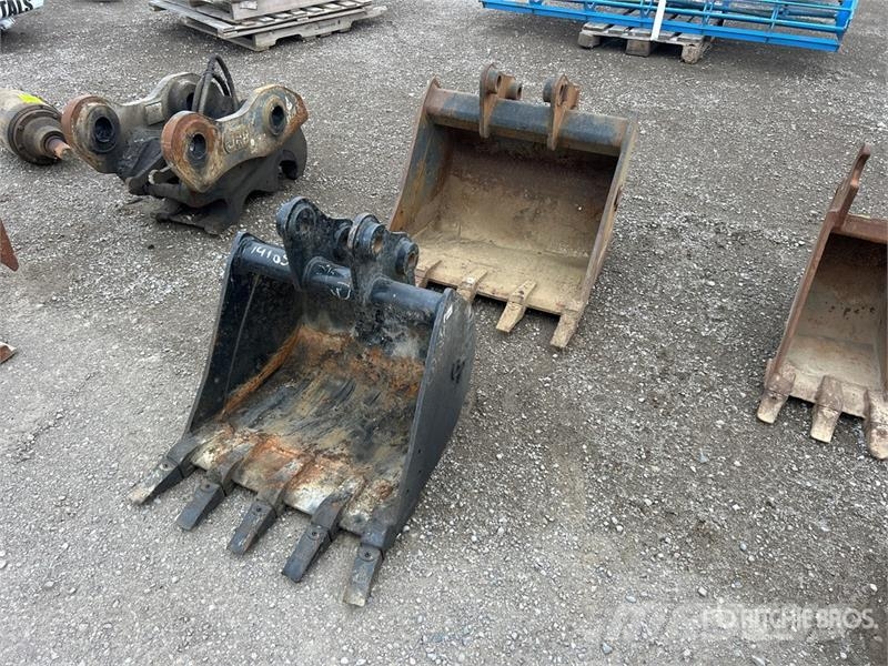 Quantity of (2) 30 in Digging 25 in Excavator Buck Schaufeln