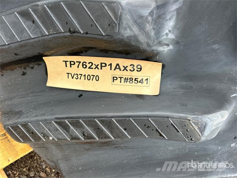 Quantity of (2) 30" Rubber Tracks (Unused) - Fits Ostale komponente za građevinarstvo