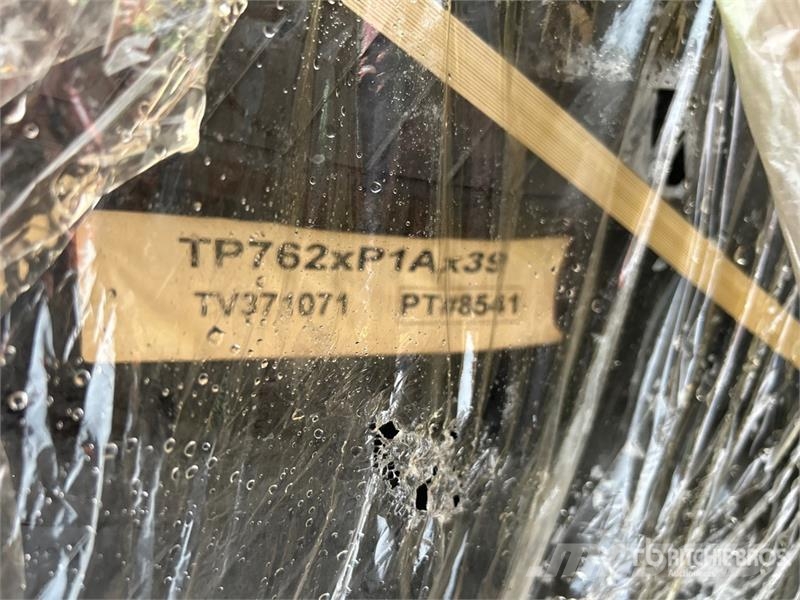 Quantity of (2) 30" Rubber Tracks (Unused) - Fits Ostale komponente za građevinarstvo