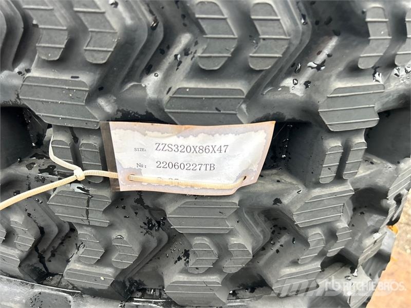 Quantity of (2) 320 mm x 86mm x 47 mm 12" Rubber T Drugi deli