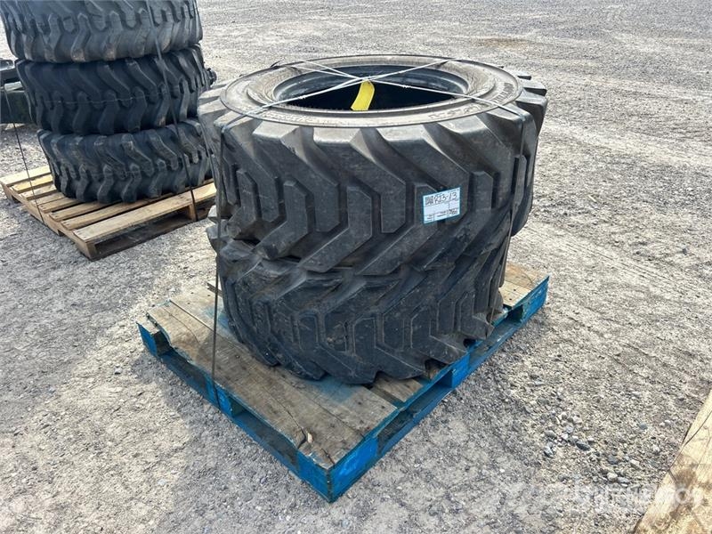 Quantity of (2) 385/65D/22.5 Tires Opony, koła i felgi