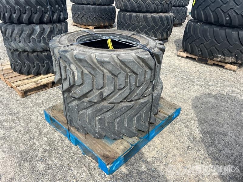 Quantity of (2) 385/65D/22.5 Tires Opony, koła i felgi