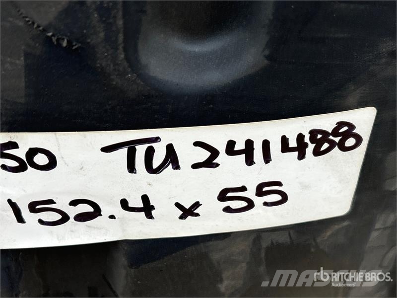  Quantity of (2) 406 mm x 152.4 mm X 55 mm Rubber T مكونات أخرى