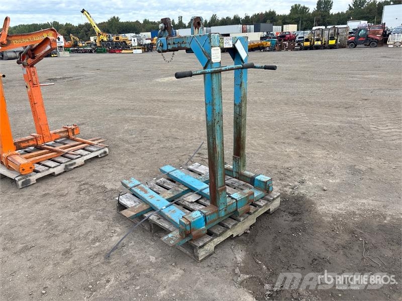 Quantity of (2) 42 in Crane Pallet Forks Fourche