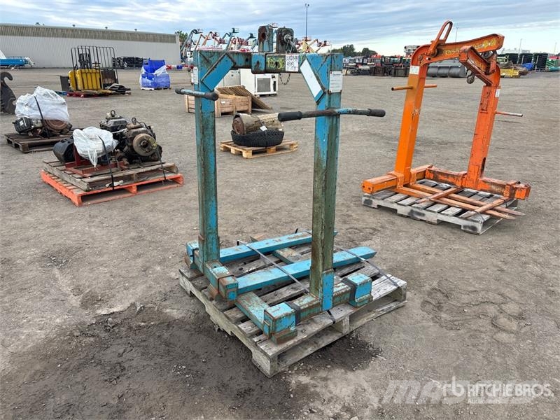 Quantity of (2) 42 in Crane Pallet Forks Fourche