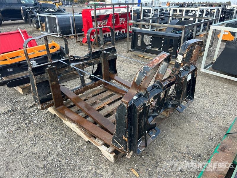 Quantity of (2) 42 in Skid Steer Forks Вили