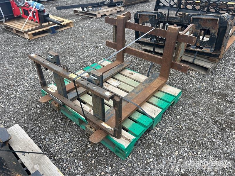 Quantity of (2) 42 in Wheel Loader Forks Fourche