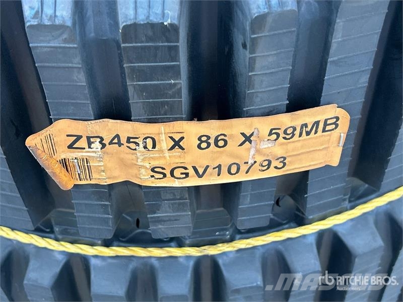  Quantity of (2) 450 mm x 86 mm X 59 mm Rubber Trac مكونات أخرى