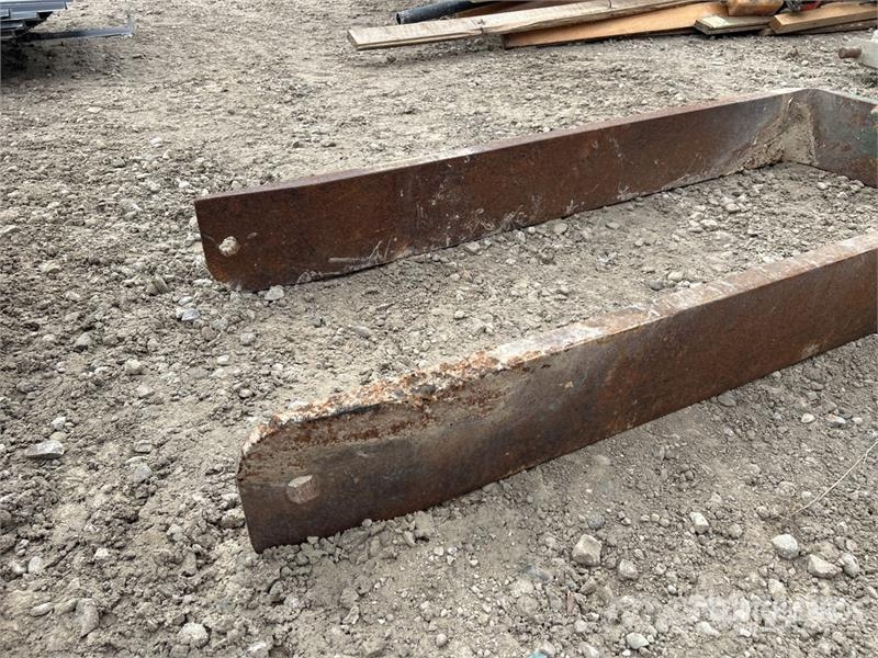 Quantity of (2) 48 in Fork Tines Andre komponenter