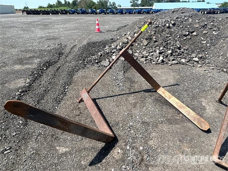 Quantity of (2) 48 in Tractor Pallet Forks Građevinarske viljuške