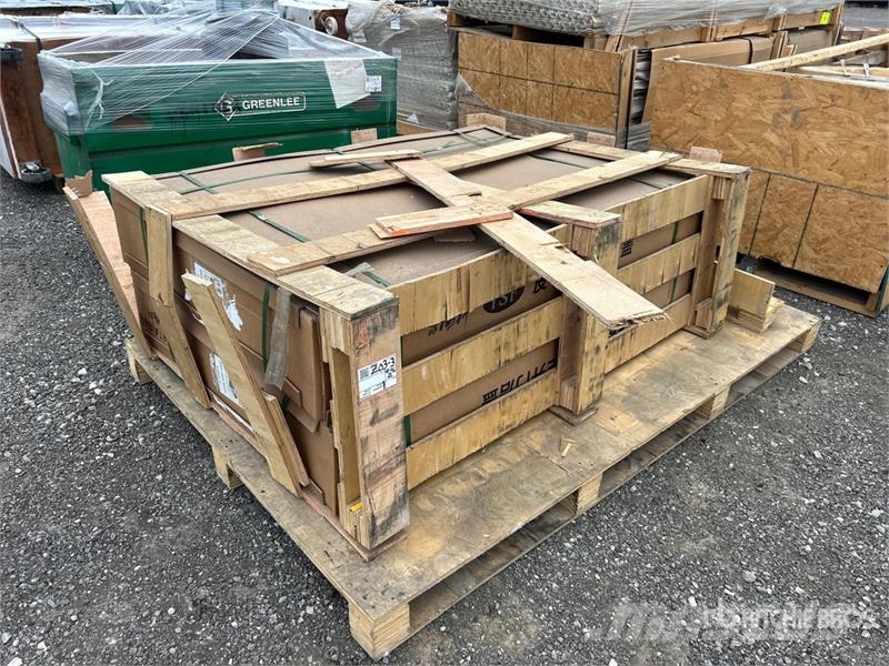Quantity of (2) 6 ft Truck Cap (Unused) Kabine i unutrašnjost