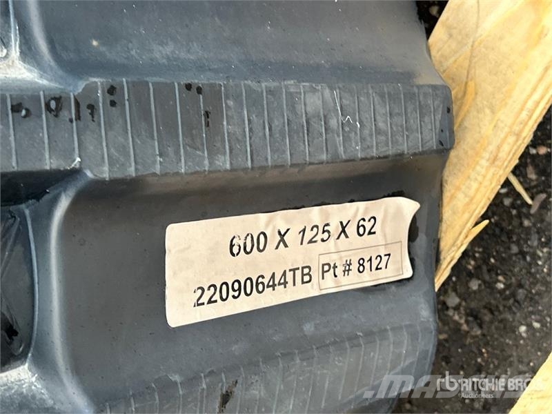  Quantity of (2) 600 mm x 125 mm x 62mm 23" Rubber  Ostale komponente za građevinarstvo