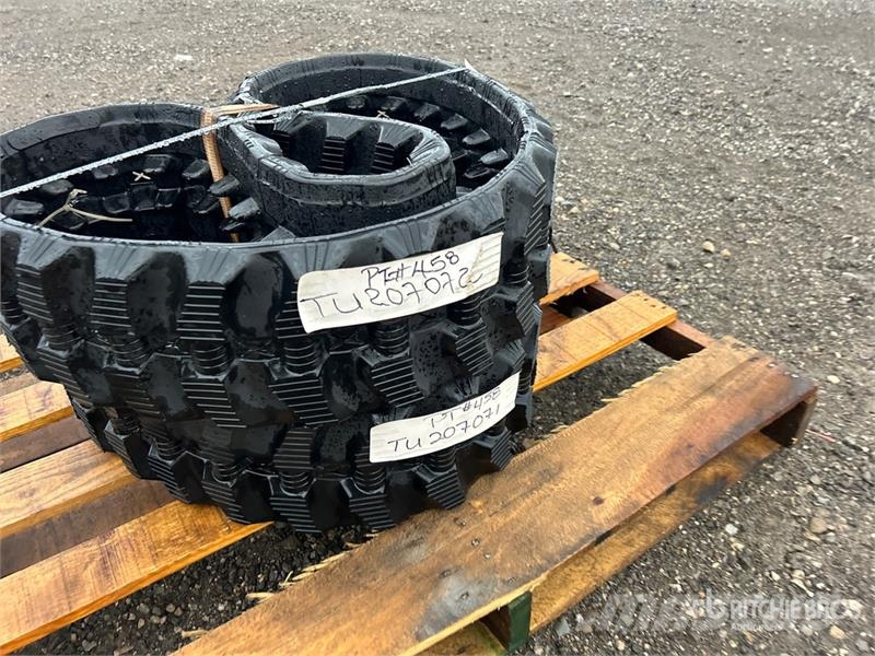  Quantity of (2) 7" Rubber Tracks (Unused) مكونات أخرى