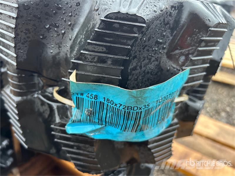 Quantity of (2) 7" Rubber Tracks (Unused) مكونات أخرى