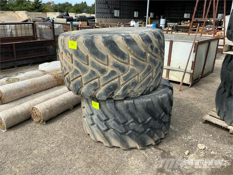 Quantity of (2) 710/50R26.5 Wheel Loader Tires Gume, kotači i naplatci