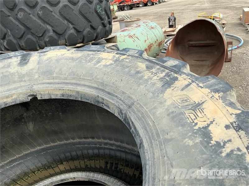 Quantity of (2) 710/50R26.5 Wheel Loader Tires Gume, kotači i naplatci
