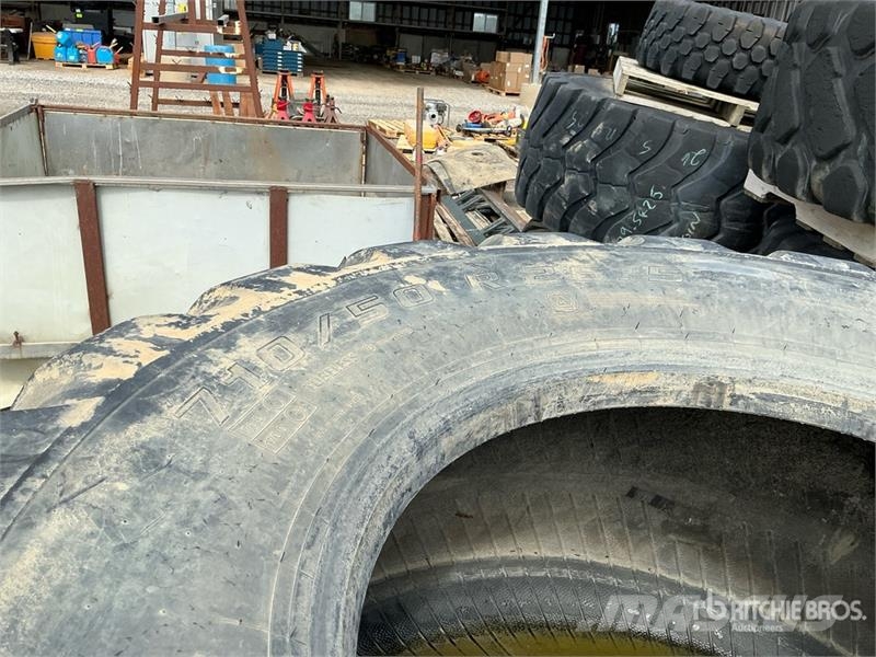 Quantity of (2) 710/50R26.5 Wheel Loader Tires Gume, kotači i naplatci