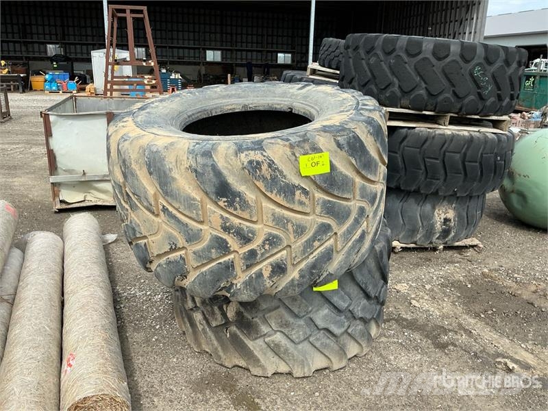 Quantity of (2) 710/50R26.5 Wheel Loader Tires Gume, kotači i naplatci